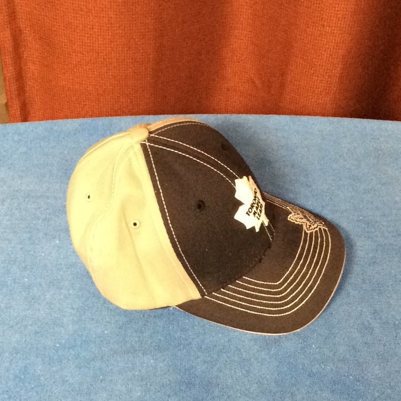 Youth ‘Toronto Maple Leafs’ Ball Cap - Picture 2 of 6